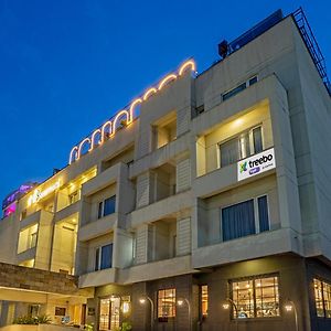 Treebo Premium Baramasi By Jai Club Prime